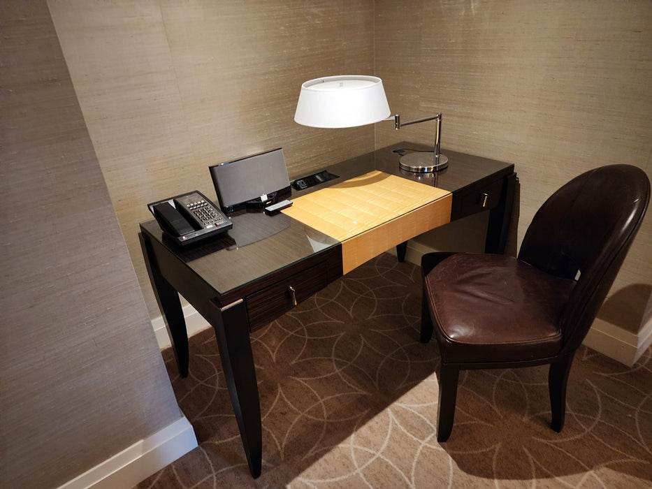 Desk with glass top and power outlets HG