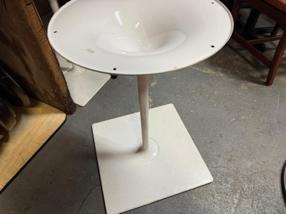Modern Tulip Base White