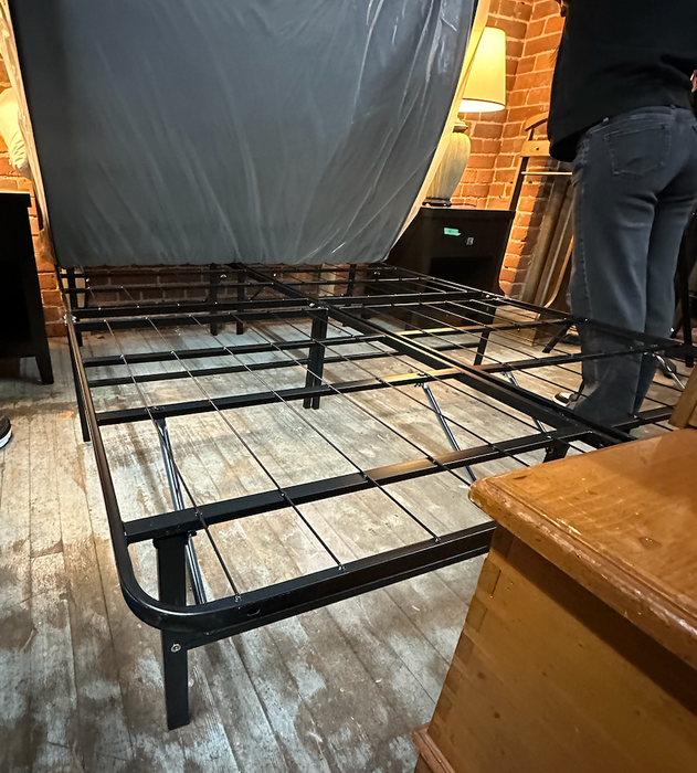 New Platform Metal Bedframe