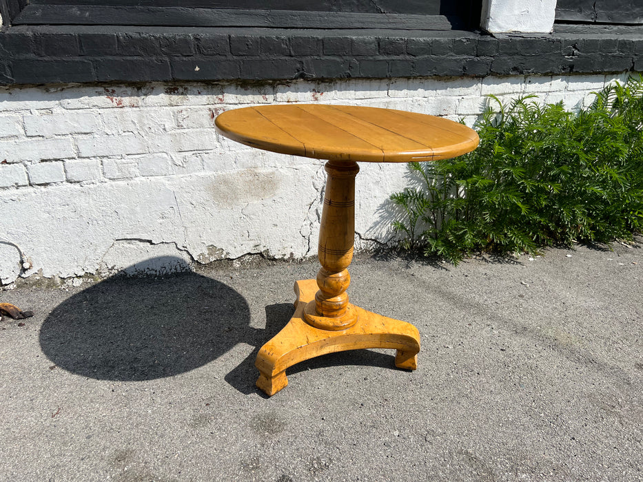 Farm look round pedastal table