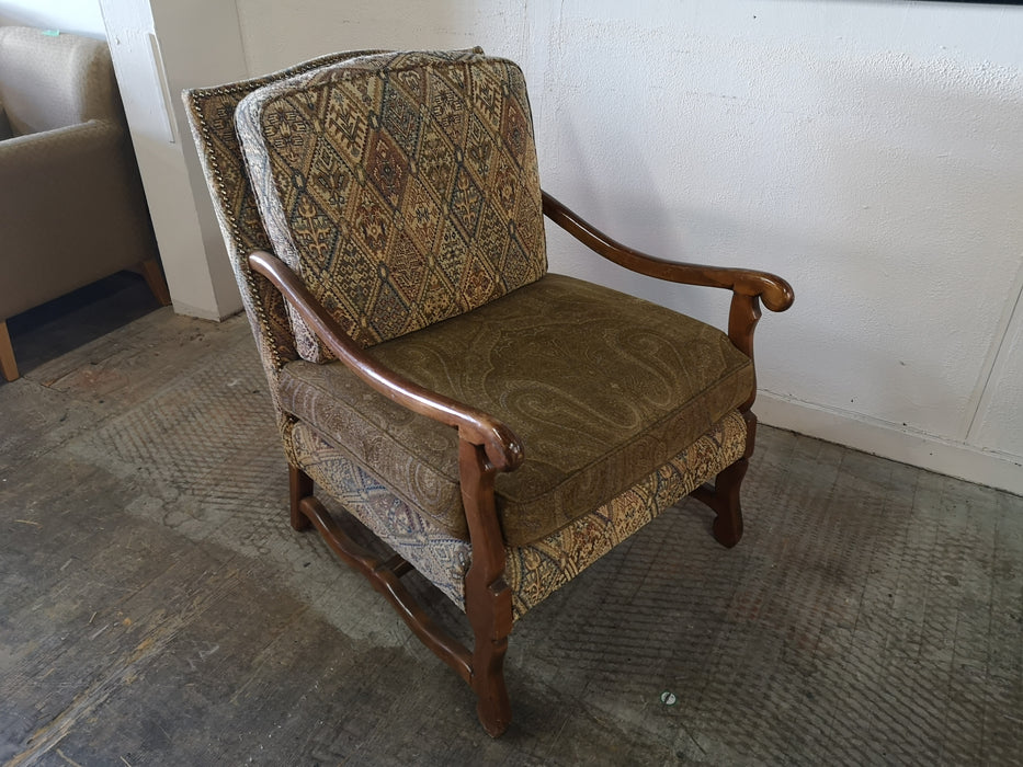 Lounge Chair with Arms CHW