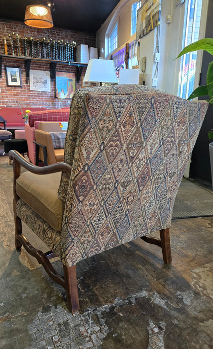 Lounge Chair with Arms CHW