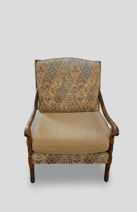 Lounge Chair with Arms CHW