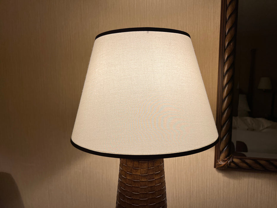 Brown weave pattern table lamp
