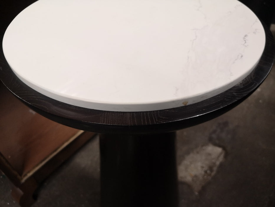 Round accent table in Ebony Black