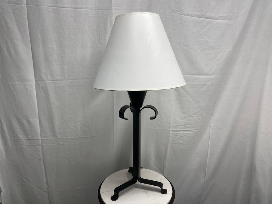 Black metal table lamp with curl detail
